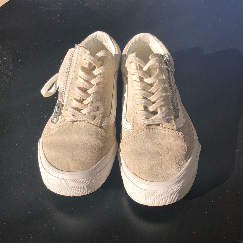 Van’s off white classic sneaker with zipper detail